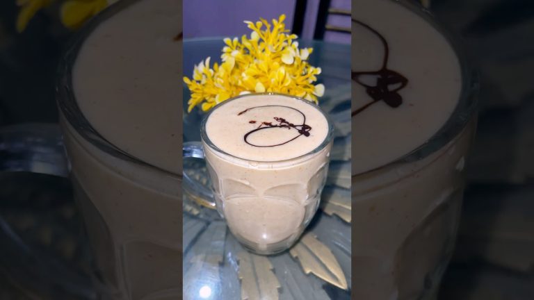 Banana smoothie 😌#ytshorts #recipe #shortsfeed #smoothie #bananasmoothierecipe