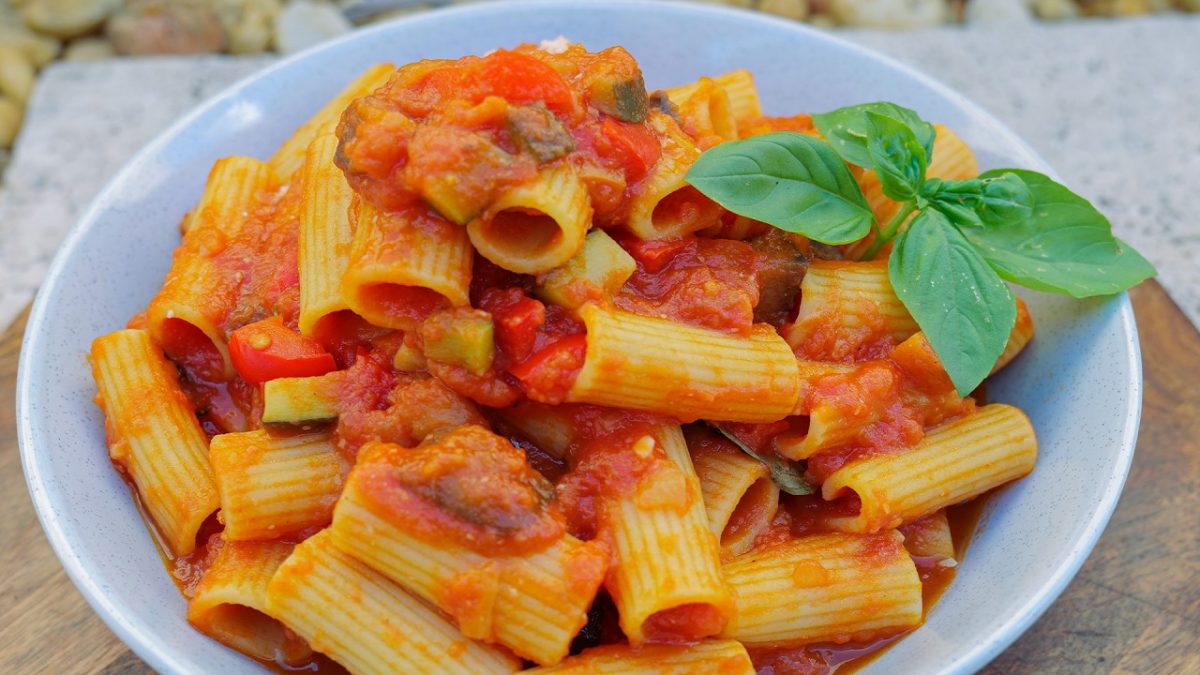 Best Vegetarian Pasta Sauce Recipe (Easy & Delicious)