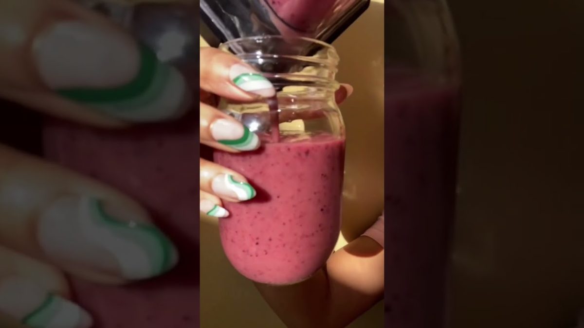 Make it now, drink it later! 😏 #smoothie #berrysmoothie #smoothietime #smoothierecipes
