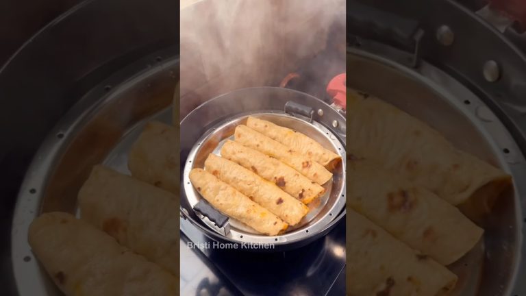 Raat ki bachi roti se maine ye kya bna Diya 😀 #shorts #bristihomekitchen #rotisnacks