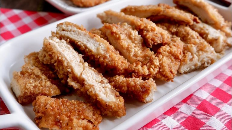 How to Make the Crunchiest Taiwanese XXL Fried Chicken! 台湾超大鸡扒 Chinese Crispy Chicken Recipe