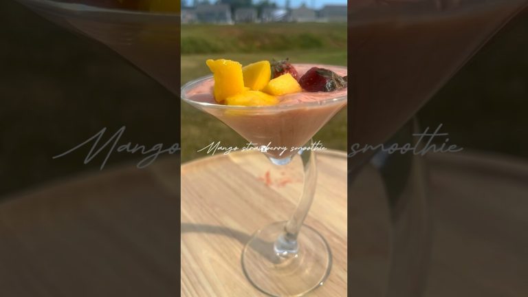 Mango Strawberry Smoothie #shorts   #easyrecipe #smoothie #viralvideo #tiktok #reel #subscribe