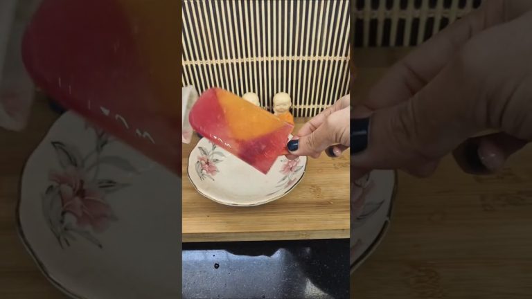 Mix fruit juice popsicle #shortsviral #shorts #popsicle #hacks #tips_and_tricks #recipe #kulfi