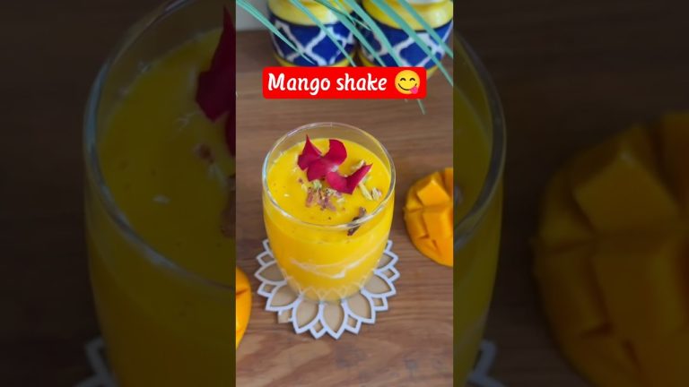 😜Mango shake recipe 😋🥭#mango #mangorecipe #drink #easyrecipe #youtubeshorts #food #newsong