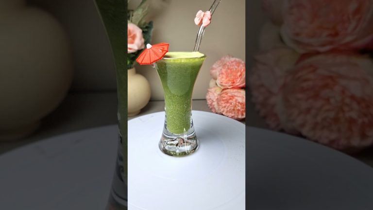 Refreshing Spinach Banana Smoothie #asmr #chiaseeds #smoothie #smoothierecipes