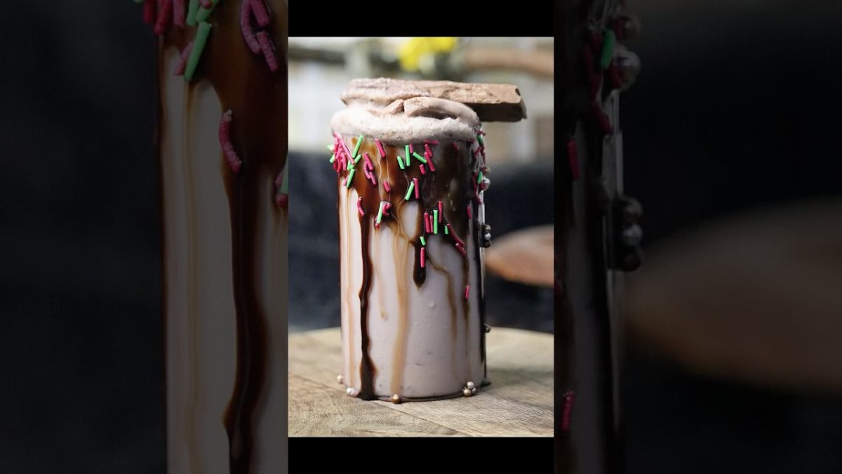 KitKat Shake Recipe in 1 Minute 🍫🥤 | Quick & Easy Summer Drink #shorts #kitkatshake #summerdrinks