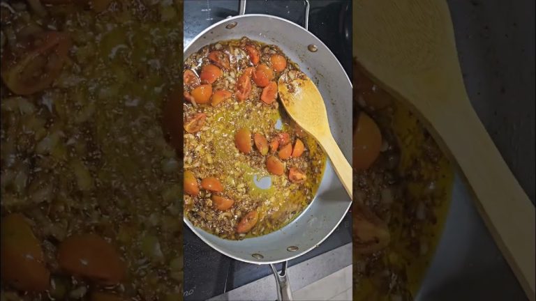 Lemon and herb chicken thighs #food #chickenrecipes #comfortfood #easyrecipes #cooking #shorts