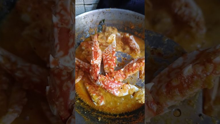 காரமில்லாத தேங்காய்ப்பால் சேர்த்த நண்டு குழம்பு#foodie #seafoodrecipes #youtubeshorts #shortstamil