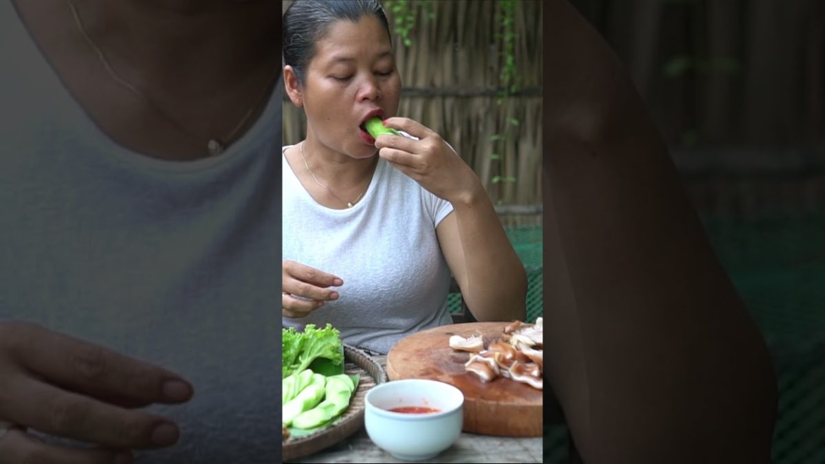 Pig ear yummy #shorts #food #grilltime #chickenrecipes #cooking #smokegrill #chickenparts #eating
