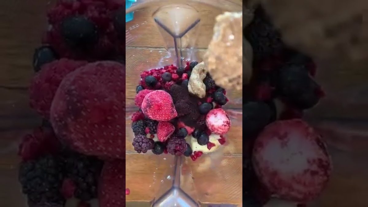 Acai and Berry Smoothie Bowl Recipe