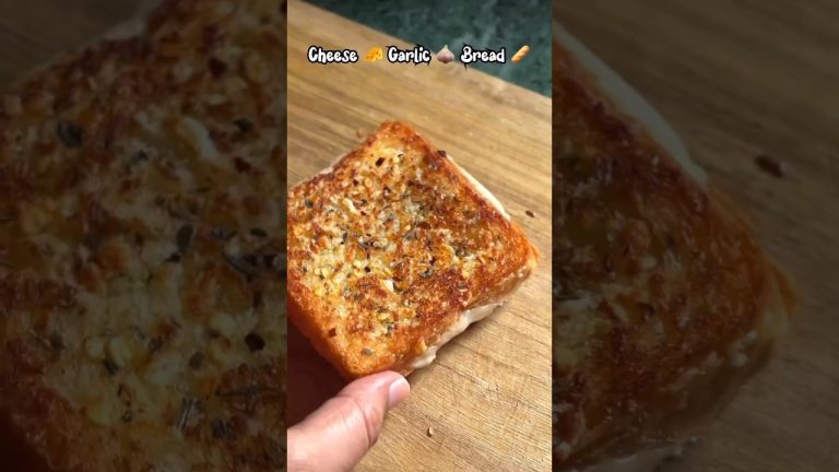 cheese garlic bread #food #foodie #healthyfood #cooking #easyrecipe #recipe #yummy #foodie #bread