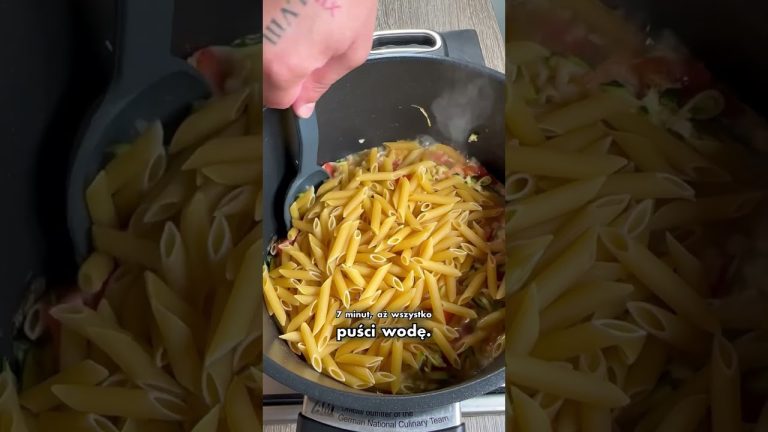 Makaron z kurczakiem cukinią i parmezanem #foryou #pyszne #makaroon #pasta #recipe #pastarecipe