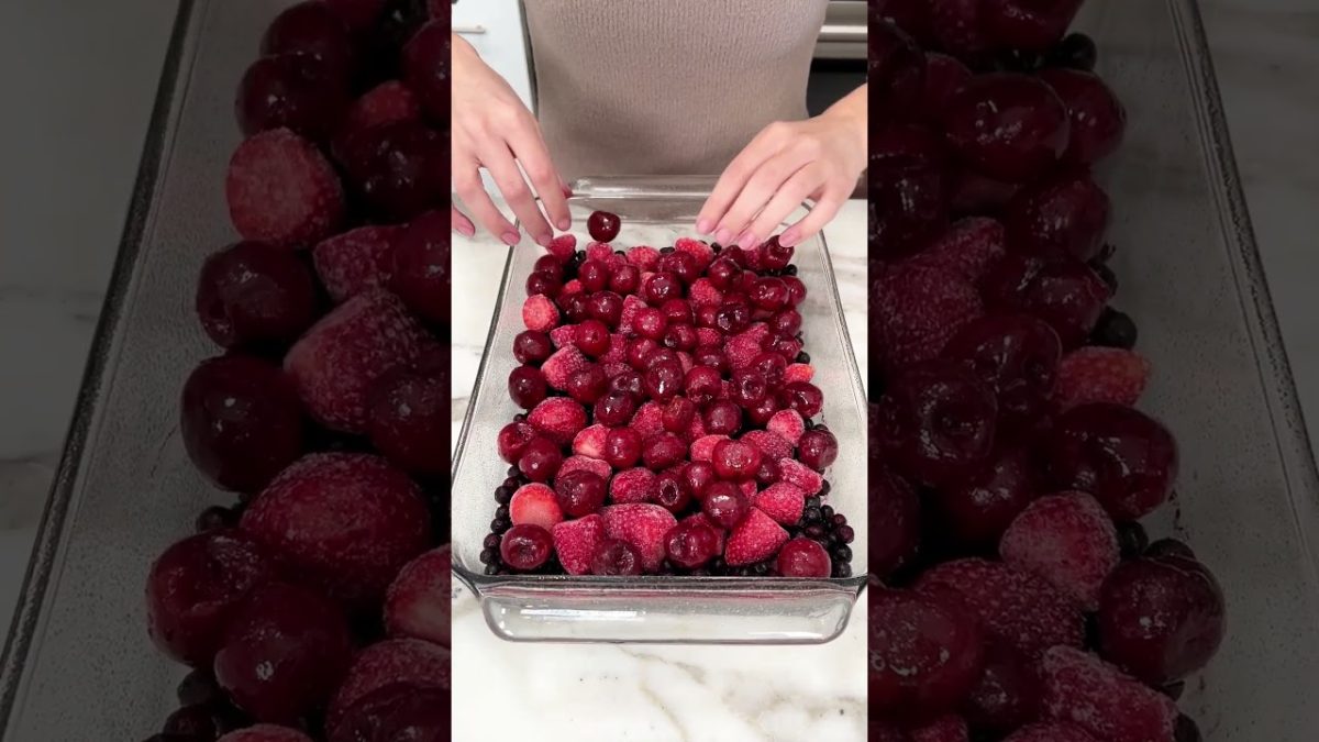 Easy berry dessert #easyrecipe #recipe #dessert #berry #cake #cookie #baking