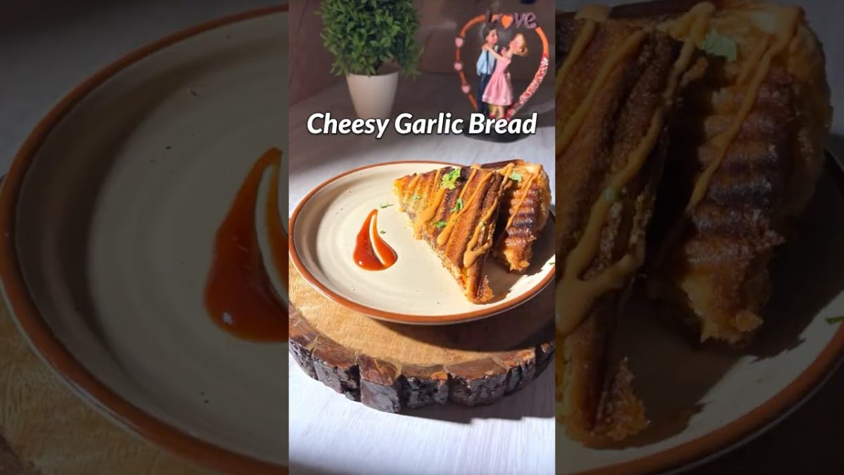 Trending Cheesy Garlic Bread Recipe #garlicbread #recipe #shorts