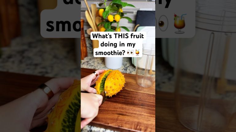 What’s THIS fruit doing in my smoothie?👀#shorts #recipe #smoothie #healthyfood