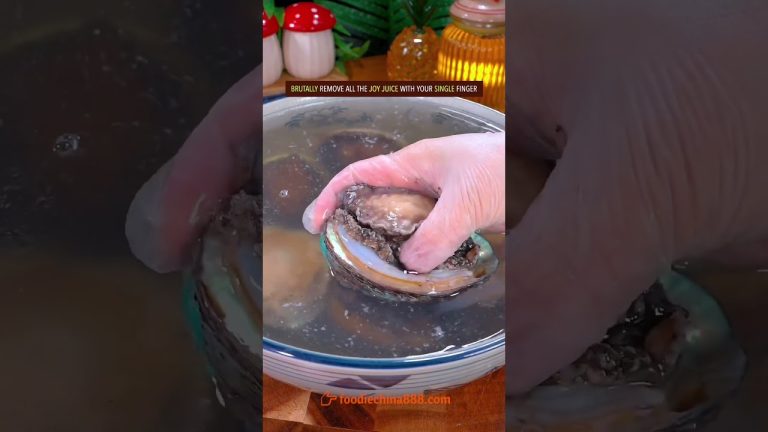 HOW TO CLEAN ABALONE LIKE A PRO? #recipe #cooking #abalone #seafood #shellfish #lifehack