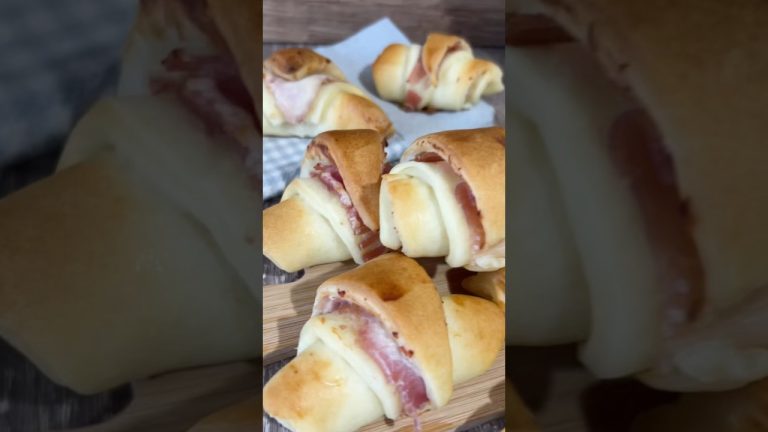 Cornetti di pasta per pizza con prosciutto e formaggio