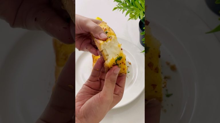 🤤 Cheesy Garlic Bread 😋 #shorts #food #cooking #recipe #trending