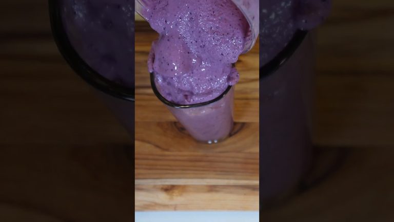 Easy Banana Smoothie with Blueberries No Sugar Added! #smoothie #smoothierecipes #asmr #easyrecipe
