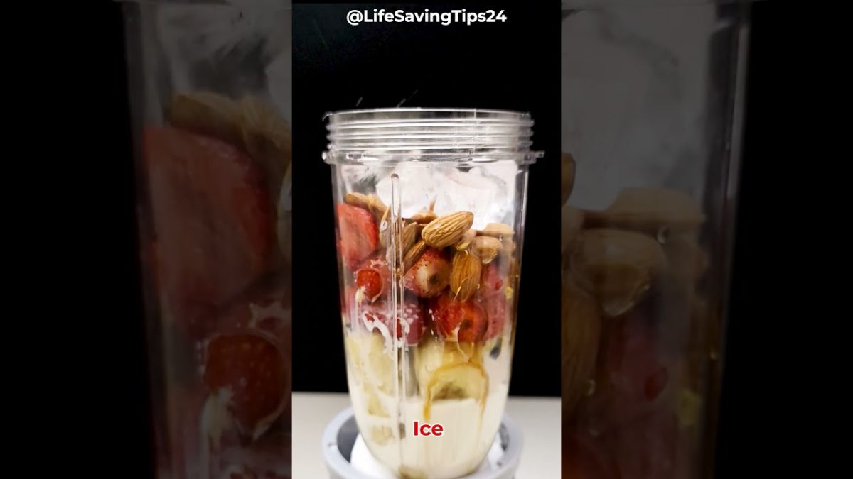 Strawberry banana smoothie. Smoothie Recipe #shorts #juice
