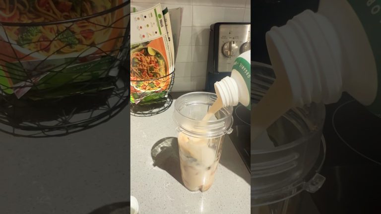 Let’s Make A Smoothie 🩷 #smoothie #florida #healthy #refreshing  #recipe