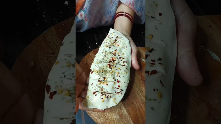 Let's Make Domino Style Garlic Bread 😍 #shorts #garlicbread #chandakikitchen