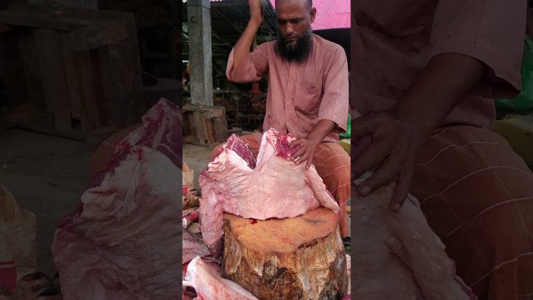 Chopping Beef by Exparte Butcher 727 #bbqmeat #beef #freshmeat #food #butcher #bbq @MeatChoppersBD