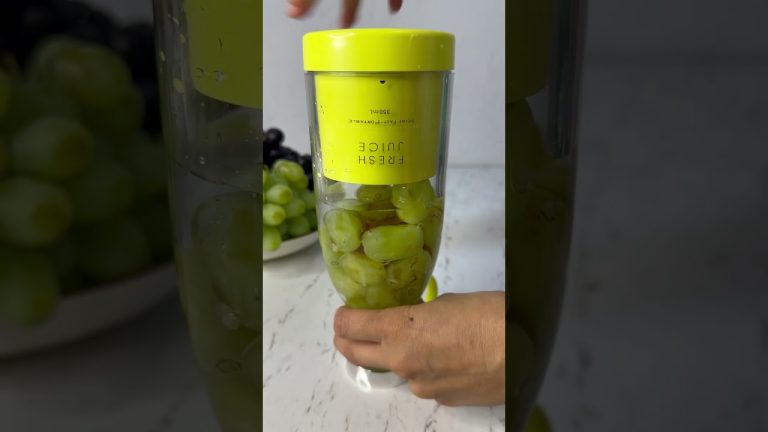 Who likes grapes? #smoothierecipes #juiceconcentrate #juice #fruit #shorts