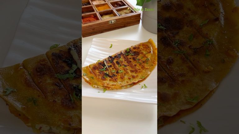 Cheesy Roti Garlic Bread Tawa pe banane ki recipe #snacks #recipe #shorts