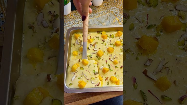 Bread Mango Custard Pudding Recipe🥭😋| Easy Mango Dessert Recipe🍮 #recipe #shorts #youtubeshorts