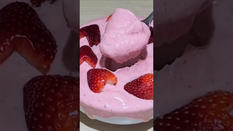 How to Make a Thick Pink Smoothie Bowl – full recipe on my main YouTube video/channel #shorts