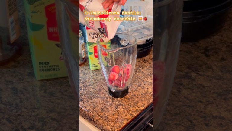 4-Ingredients Sunrise Strawberry Smoothie 🌅🍓 #healthyrecipes #easyrecipes #healthybreakefast