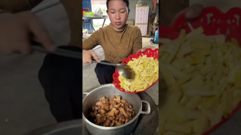 “Cooking Pork with Bamboo Shoots | Easy Traditional Recipe 🍲” #Shorts”#HomeCooking  #PorkRecipe