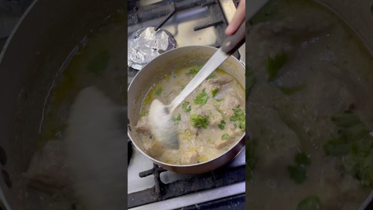 mASALADAR White Chicken korma Silky Smooth Gravy Wala 🤤 | Desi recipes #shorts #food #desi