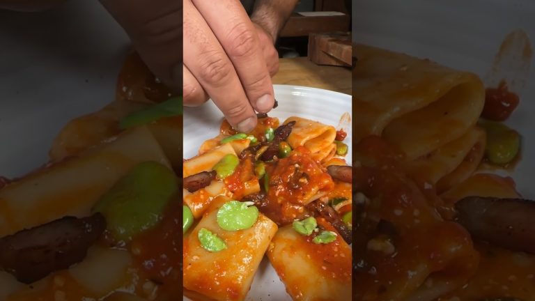 Fave, Guanciale e Pecorino #italianrecipes #cooking #pasta #recipe #food #shorts