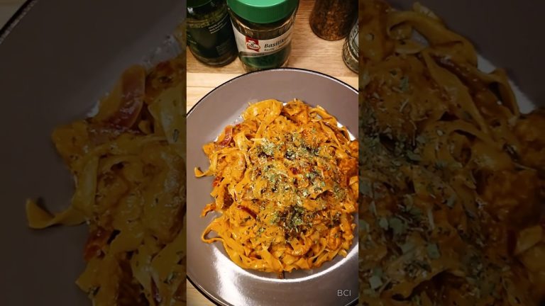 Cooking pasta #cooking #food #pasta #recipe #quickrecipe #deliciousfood #shorts