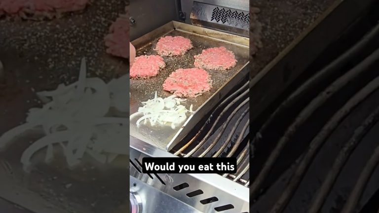 Smashing it, Stainless steel flat plate,  napoleon prestige 500 #grill #bbq @grillrostcom