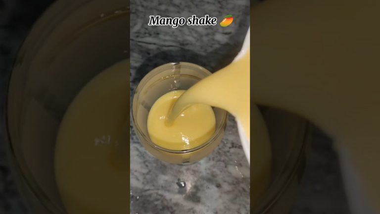 Healthy Mango smoothies 🥭 #drink #food #cooking #recipe #shorts #viralshorts
