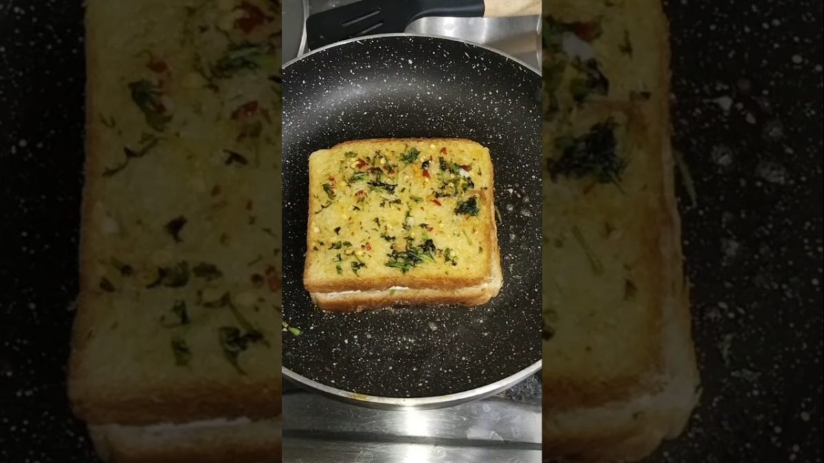 Garlic Bread 🍞| Easy & Delicious Homemade Recipe #shorts #ytshorts #recipe #garlicbread