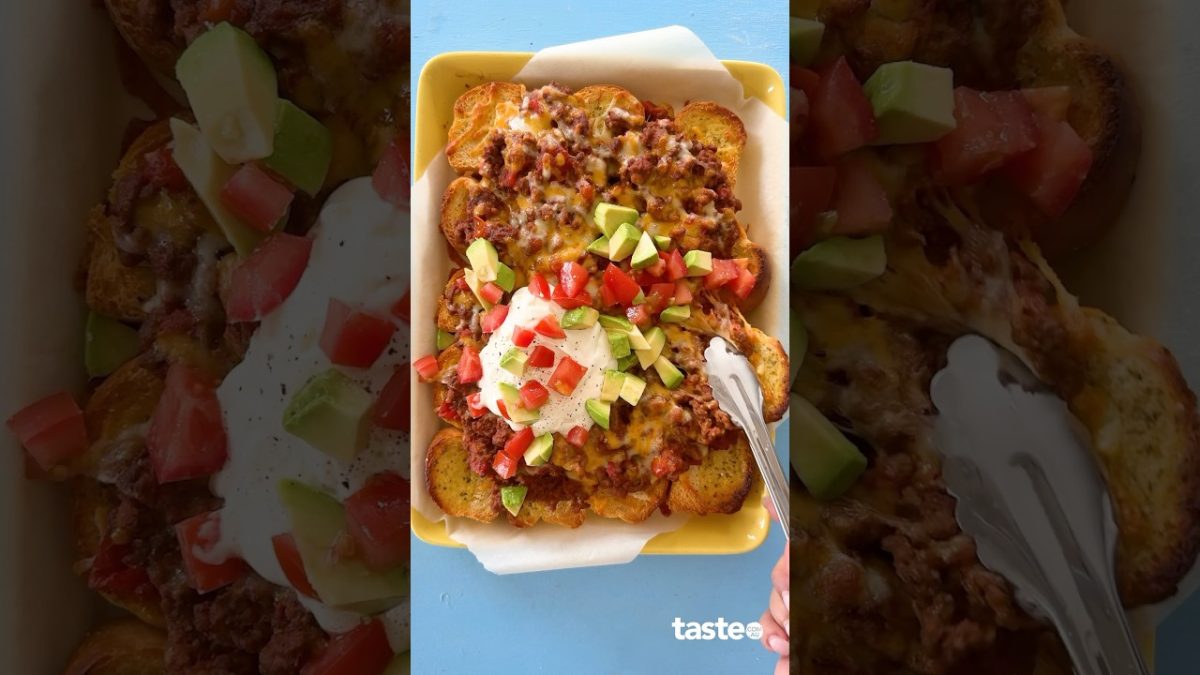 Cheesy garlic bread beef mince nachos
