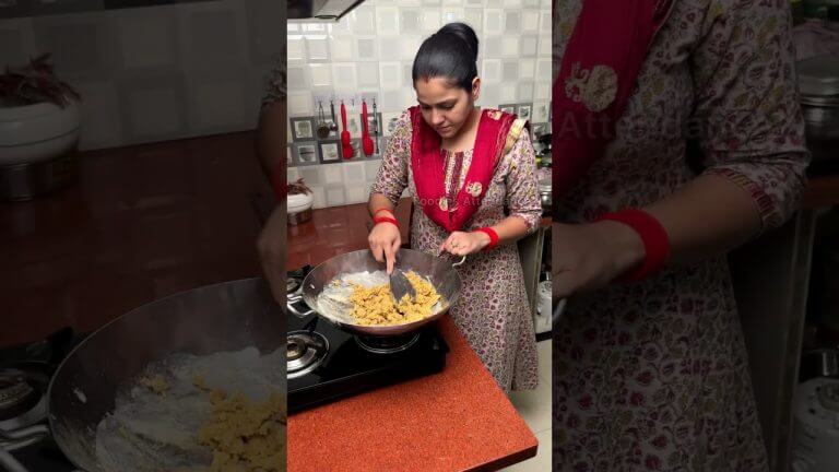 घर में ही रखें सामान से बनाएं स्वादिष्ट पेड़े Sweet Recipes #shorts #trending #youtubeshorts #sweet