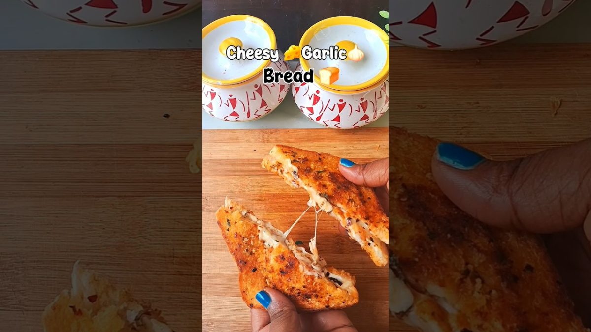 Cheesy Garlic Bread recipe 🧀🍞😋 #shorts #cheesygarlicbread #bread #snacks #shortsfeed #chess #viral