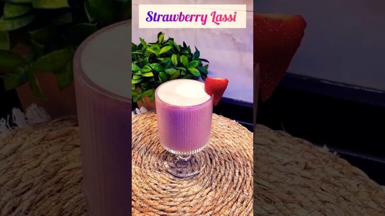 Strawberry Lassi Recipe at Home💕 #healthy Summer Smoothie  #recipe #shorts