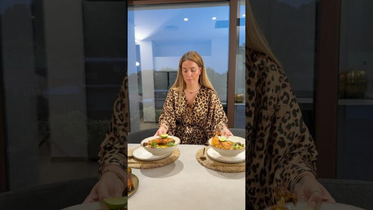 Thai soup with spicy curry chicken🍜 #chikenrecipe #curryrecipe #noodlesrecipe