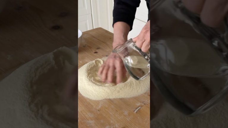 PASTA FRESCA FATTA IN CASA SENZA 🥚 #ricettevegan #vegan #pastafattaincasa