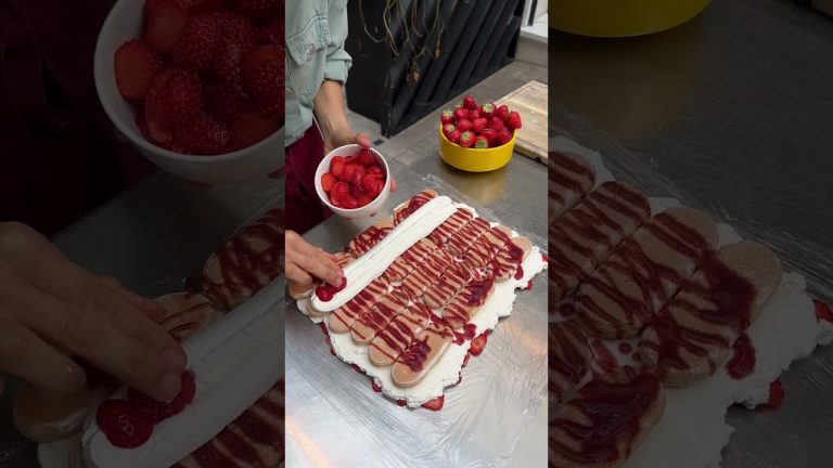 La bûche roulée façon fraisier #Shorts