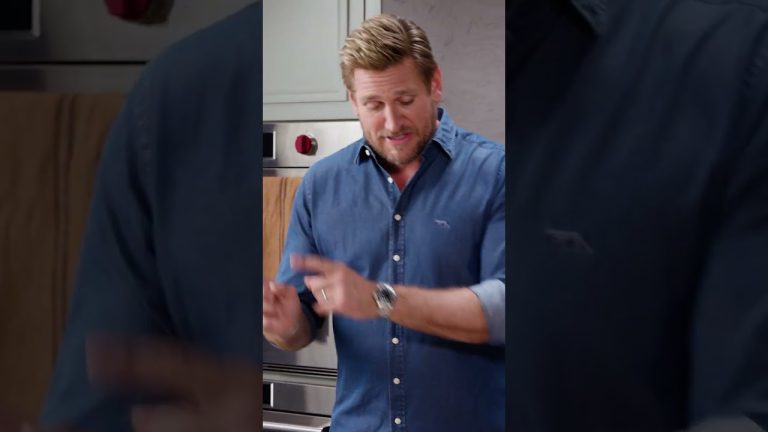 Curtis Stone’s beef burger recipe has your dinner inspo covered 🍔 #burger #burgerrecipe #shorts