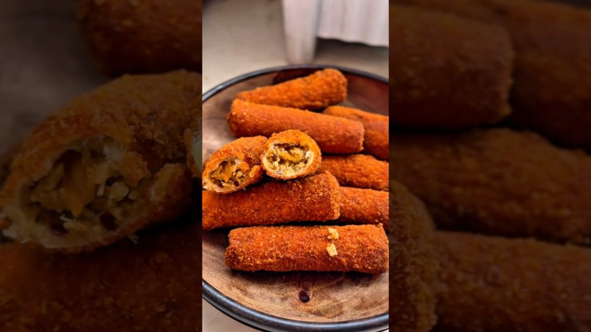 How to make crispy chicken bread rolls at home #food #shortsfeed #breadsnacks #breadrolls #roll