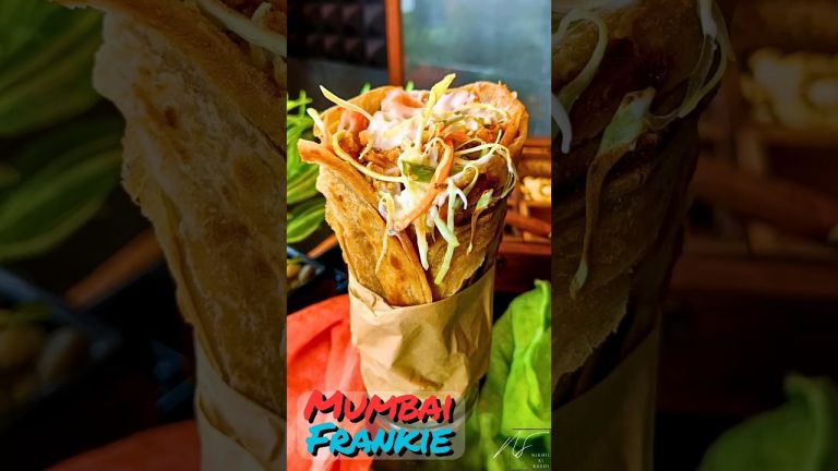 Mumbai Style Aloo Frankie | चटपटा आलू रोल | Street Style Roll | #shorts