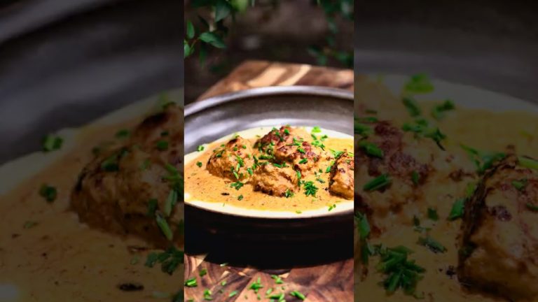 Juicy Pork Meatballs in Creamy Sauce with Mashed Potatoes Recipe